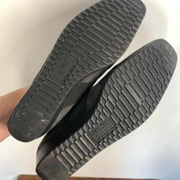 Munro American Suede Low Wedge Shoe Size 8 Narrow - Picture 10 of 11